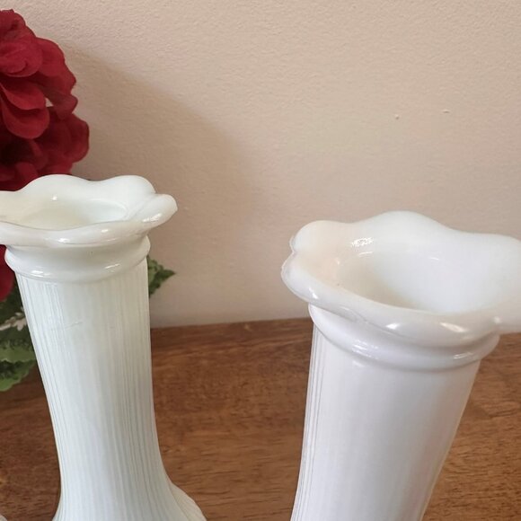 Set of 4 Randall Milk Glass Bud Vases Ribbed Ruffle Edge Wedding Decor White - Picture 6 of 10